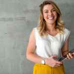 Cristiane Ruon dos Santos explica cada etapa do processo criativo que transforma ideias em roupas autorais deslumbrantes.