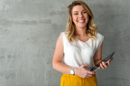 Cristiane Ruon dos Santos explica cada etapa do processo criativo que transforma ideias em roupas autorais deslumbrantes.