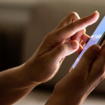 À luz da fé, Pe. Dr. José Eduardo de Oliveira e Silva alerta para os perigos do uso desordenado da tecnologia.