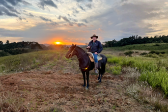 Transporte pesado com segurança exige planejamento, sinalização e equipamentos adequados para garantir eficiência e zero incidentes, orientação reforçada por Altevir Seidel.