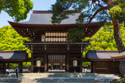 Descubra com Alberto Toshio Murakami as sutis diferenças entre santuários e templos no Japão e mergulhe em sua cultura milenar.