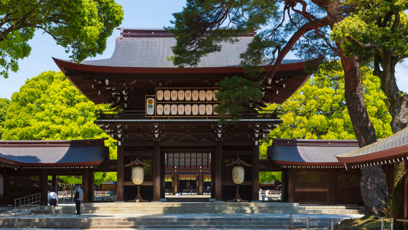 Descubra com Alberto Toshio Murakami as sutis diferenças entre santuários e templos no Japão e mergulhe em sua cultura milenar.
